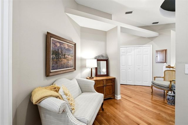 1246 DARLINGTON OAK CIRCLE NE, St Petersburg, FL 33703