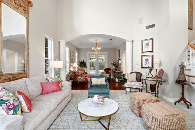 1246 DARLINGTON OAK CIRCLE NE, St Petersburg, FL 33703