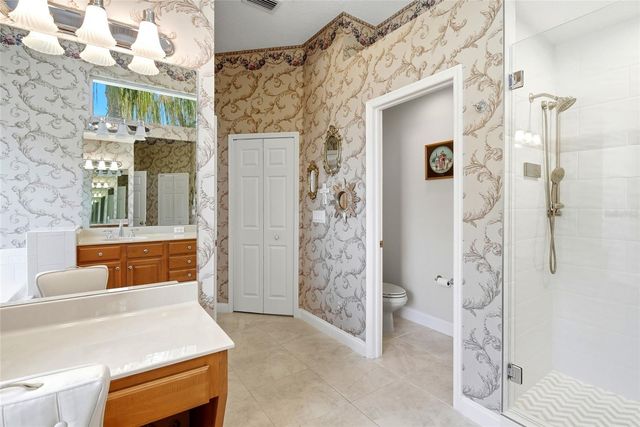 1246 DARLINGTON OAK CIRCLE NE, St Petersburg, FL 33703