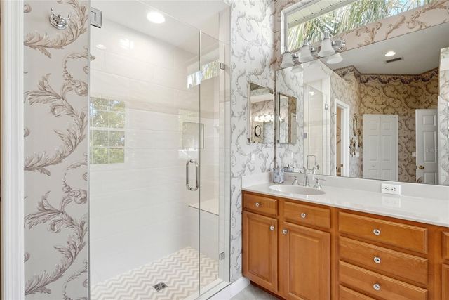 1246 DARLINGTON OAK CIRCLE NE, St Petersburg, FL 33703