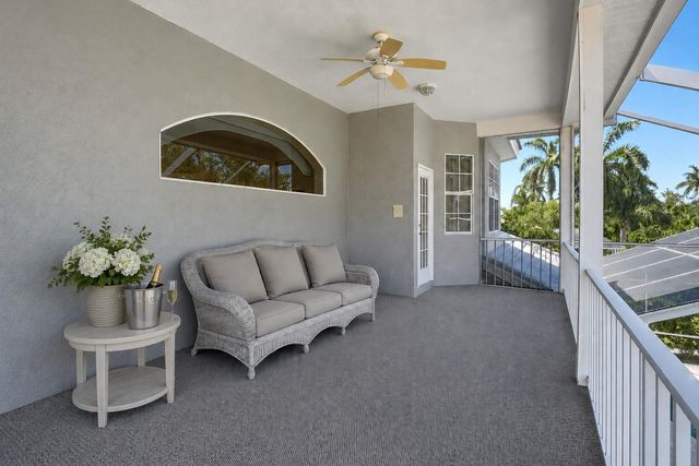 1246 DARLINGTON OAK CIRCLE NE, St Petersburg, FL 33703