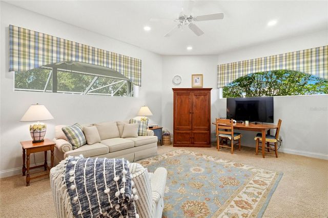 1246 DARLINGTON OAK CIRCLE NE, St Petersburg, FL 33703