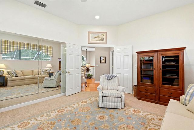 1246 DARLINGTON OAK CIRCLE NE, St Petersburg, FL 33703