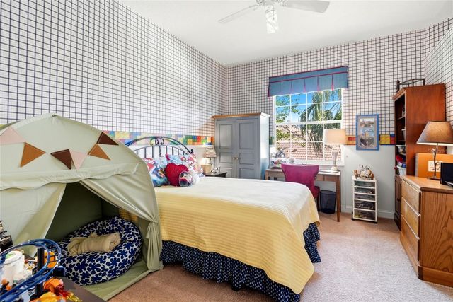 1246 DARLINGTON OAK CIRCLE NE, St Petersburg, FL 33703