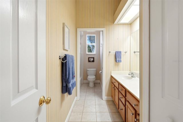 1246 DARLINGTON OAK CIRCLE NE, St Petersburg, FL 33703