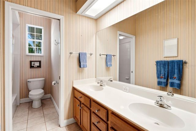 1246 DARLINGTON OAK CIRCLE NE, St Petersburg, FL 33703