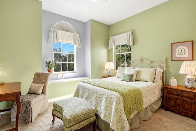 1246 DARLINGTON OAK CIRCLE NE, St Petersburg, FL 33703