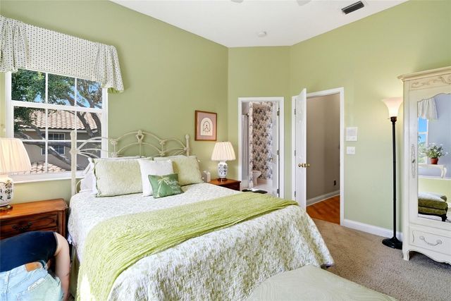 1246 DARLINGTON OAK CIRCLE NE, St Petersburg, FL 33703