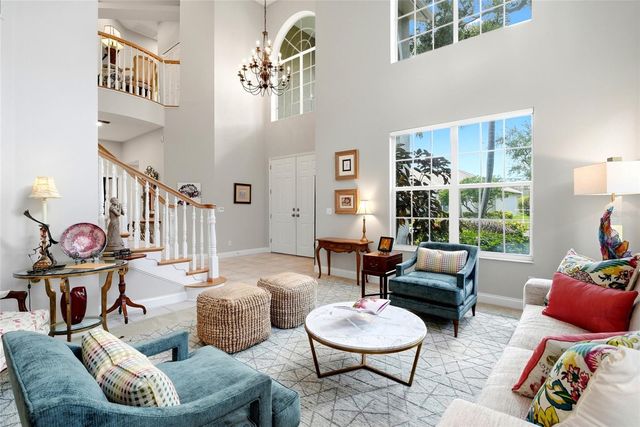 1246 DARLINGTON OAK CIRCLE NE, St Petersburg, FL 33703