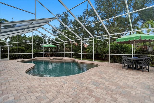 1246 DARLINGTON OAK CIRCLE NE, St Petersburg, FL 33703
