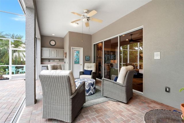 1246 DARLINGTON OAK CIRCLE NE, St Petersburg, FL 33703
