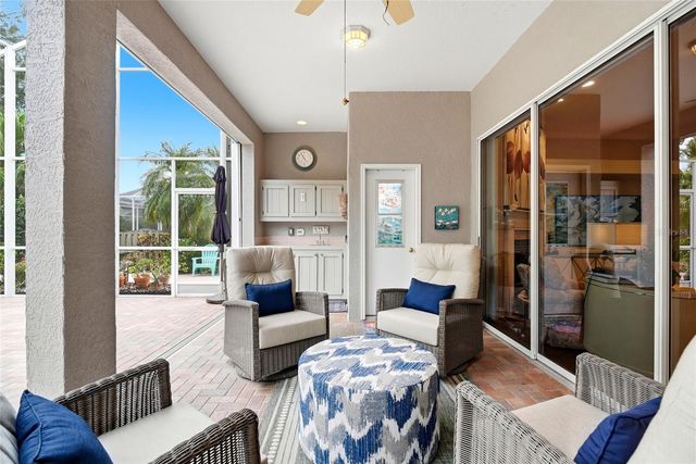 1246 DARLINGTON OAK CIRCLE NE, St Petersburg, FL 33703