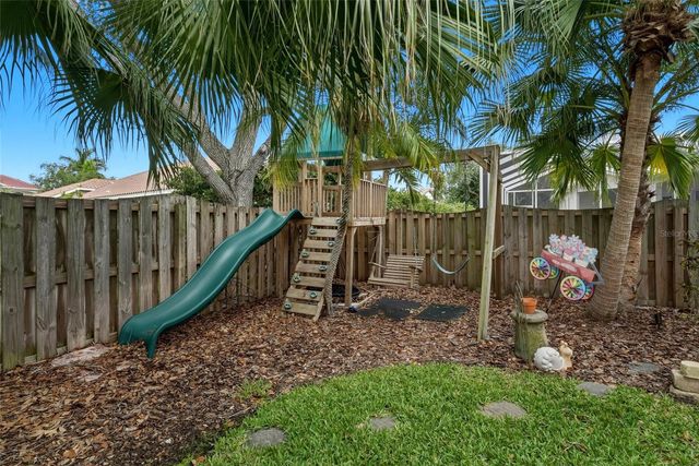 1246 DARLINGTON OAK CIRCLE NE, St Petersburg, FL 33703