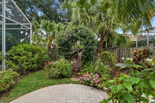 1246 DARLINGTON OAK CIRCLE NE, St Petersburg, FL 33703