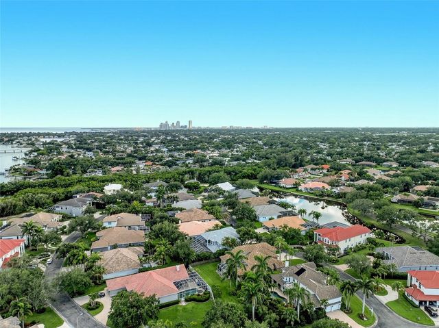 1246 DARLINGTON OAK CIRCLE NE, St Petersburg, FL 33703