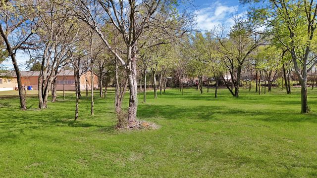 1459 W Broad Street, Mansfield, TX 76063