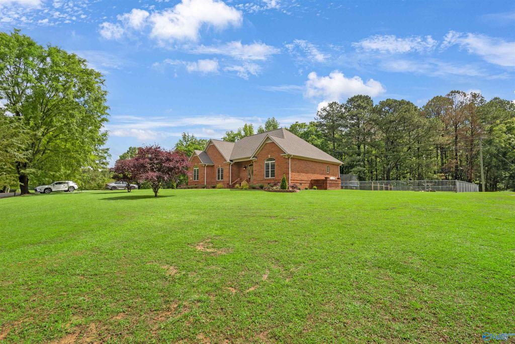 89 Lyle Circle, Somerville, AL 35670