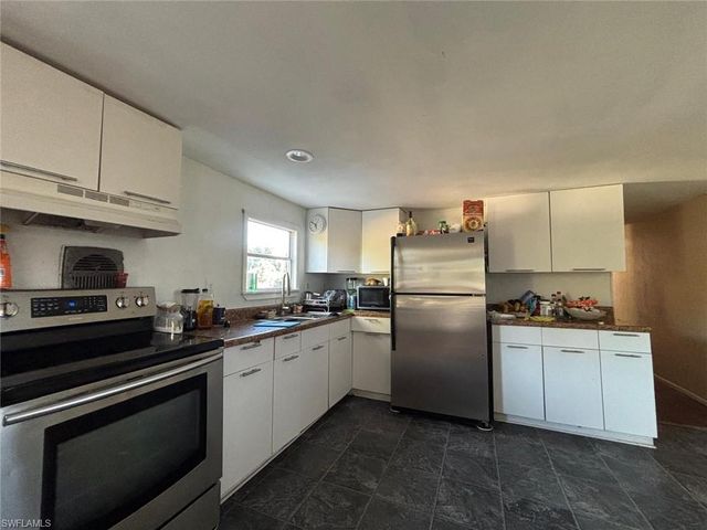 8106 Penny DR, North Fort Myers, FL 33917