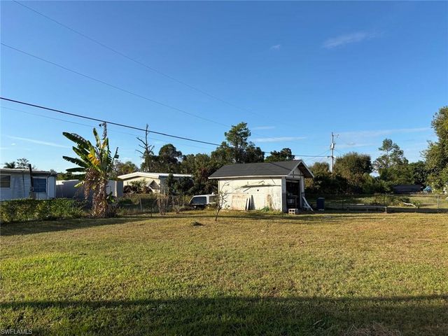 8106 Penny DR, North Fort Myers, FL 33917