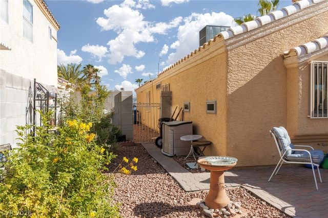 8301 Hydra Lane, Las Vegas, NV 89128