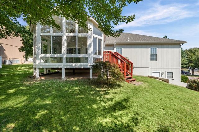 1608 NE Craigievar Court, Blue Springs, MO 64014