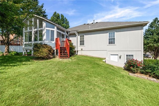 1608 NE Craigievar Court, Blue Springs, MO 64014