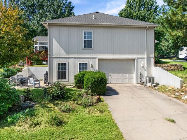 1608 NE Craigievar Court, Blue Springs, MO 64014