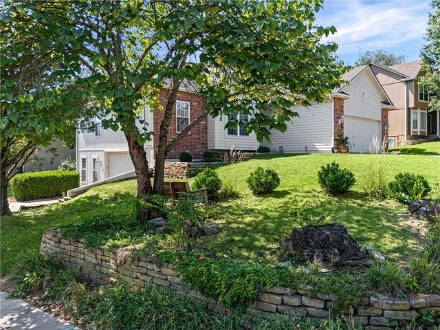 1608 NE Craigievar Court, Blue Springs, MO 64014