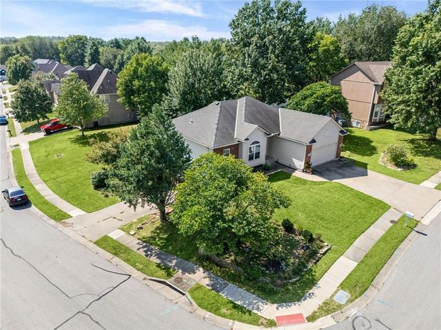 1608 NE Craigievar Court, Blue Springs, MO 64014