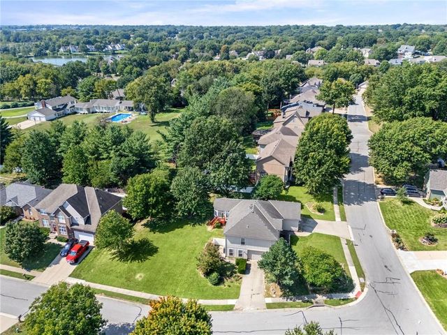 1608 NE Craigievar Court, Blue Springs, MO 64014