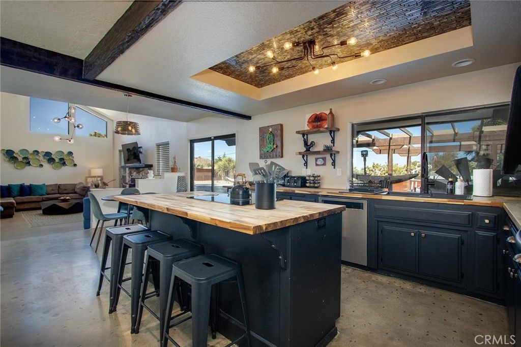 Image 10 of property listing at 58648 San Marino, Yucca Valley, CA 92284