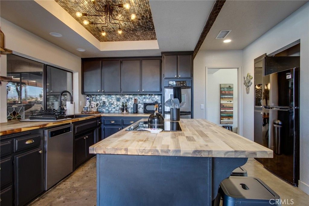 Image 12 of property listing at 58648 San Marino, Yucca Valley, CA 92284