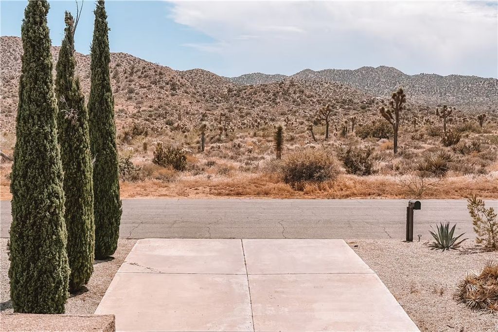 Image 40 of property listing at 58648 San Marino, Yucca Valley, CA 92284