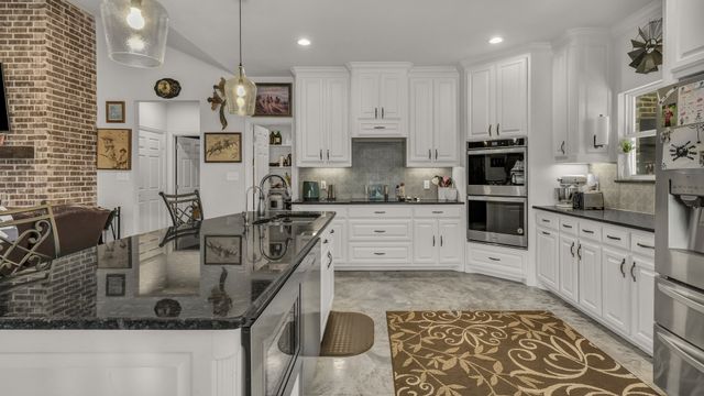 212 Amanda Drive, Weatherford, TX 76088