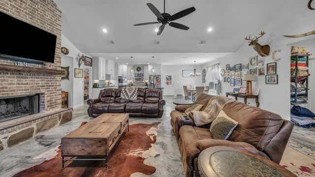 212 Amanda Drive, Weatherford, TX 76088