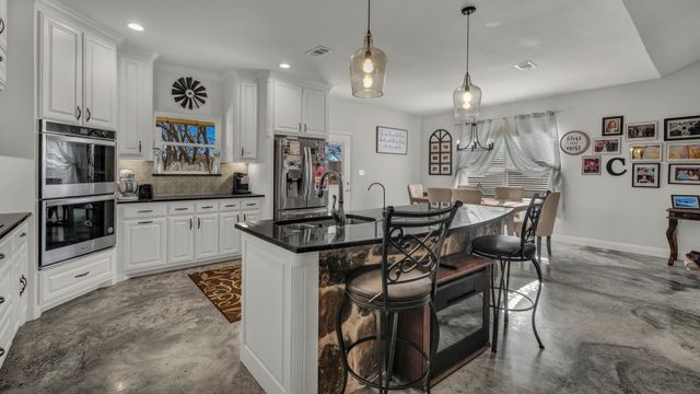 212 Amanda Drive, Weatherford, TX 76088