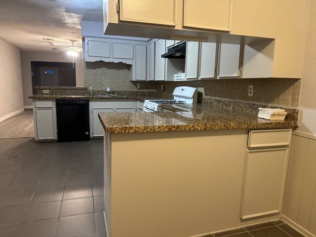 9537 Braeburn Glen Boulevard, Houston, TX 77074