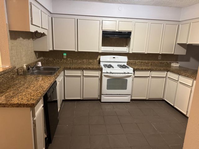 9537 Braeburn Glen Boulevard, Houston, TX 77074