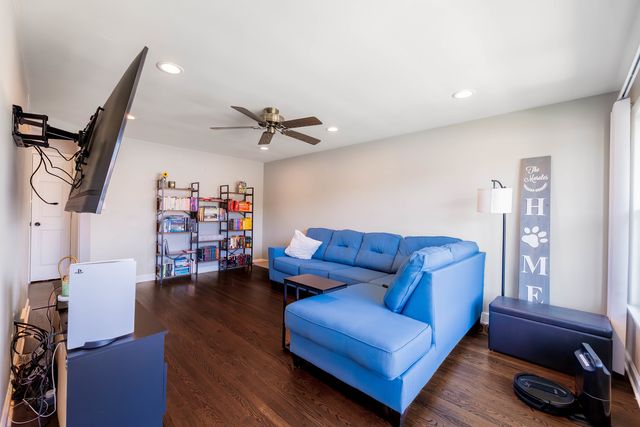 11010 S Avenue F, Chicago, IL 60617