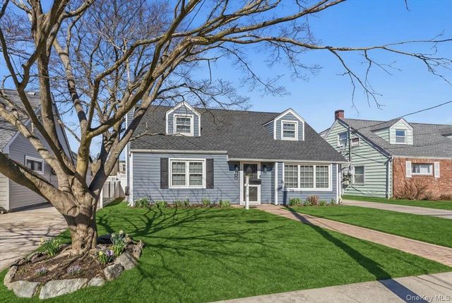 86 Oceanview Avenue, Valley Stream, NY 11581