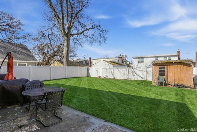 86 Oceanview Avenue, Valley Stream, NY 11581