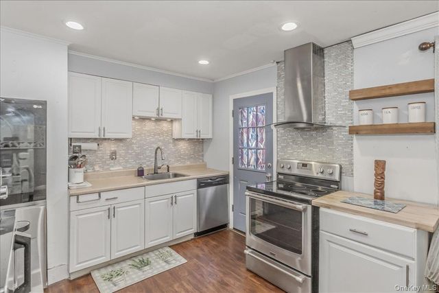 86 Oceanview Avenue, Valley Stream, NY 11581