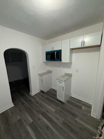 2409 N Vernon Avenue, Flint, MI 48506