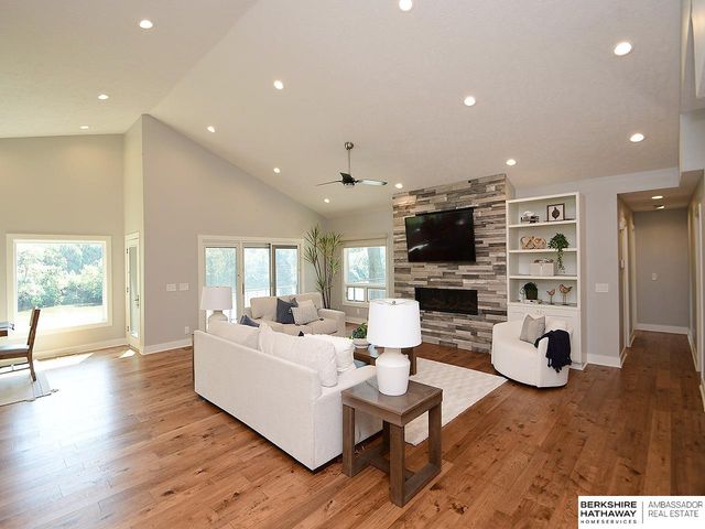 621 Riverside Drive, Waterloo, NE 68069