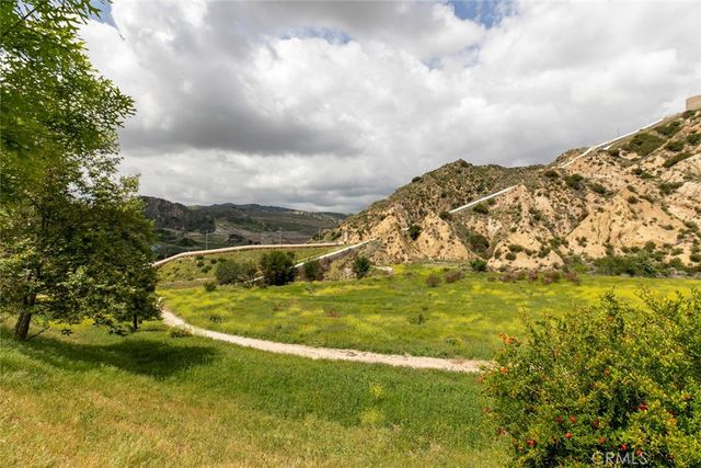 16652 Nicklaus Drive 94, Rancho Cascades, CA 91342