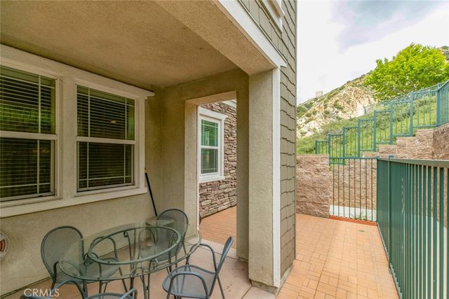 16652 Nicklaus Drive 94, Rancho Cascades, CA 91342
