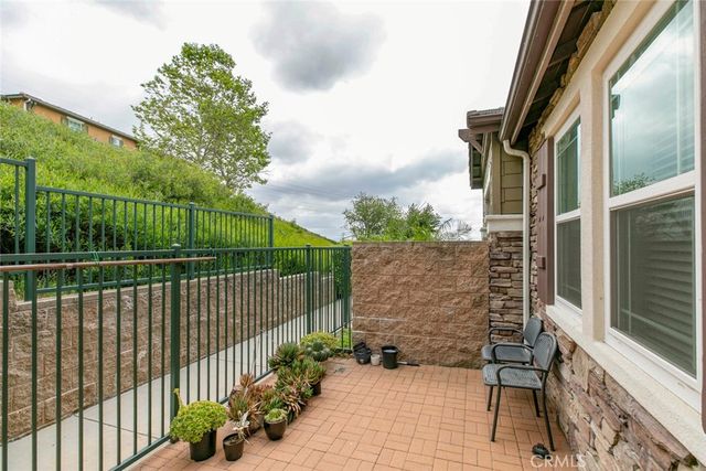 16652 Nicklaus Drive 94, Rancho Cascades, CA 91342