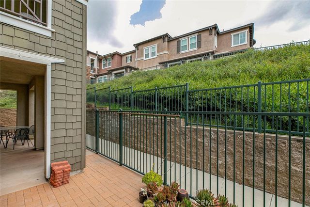 16652 Nicklaus Drive 94, Rancho Cascades, CA 91342