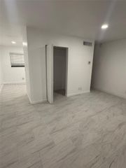 30 SE 4th Ave 109, Hallandale Beach, FL 33009