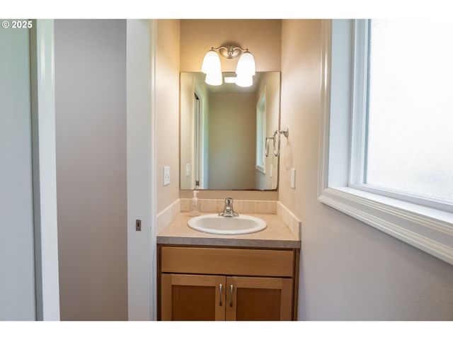 76377 MOSBY CREEK Rd, Cottage Grove, OR 97424